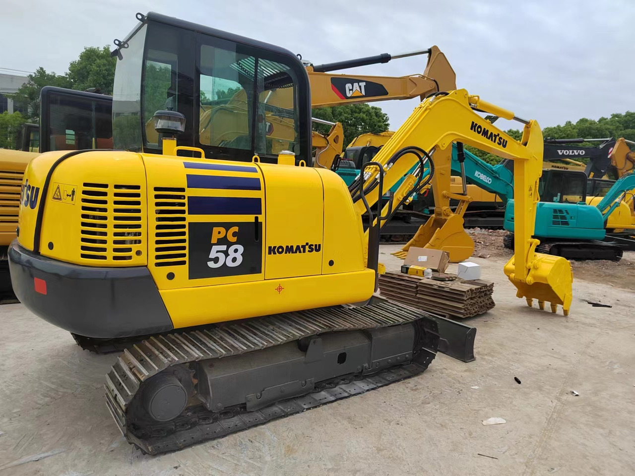 KOMATSU PC58 PC55 PC60 - Mini-ekskavators: foto 1 KOMATSU PC58 PC55 PC60 - Mini-ekskavators: foto 1