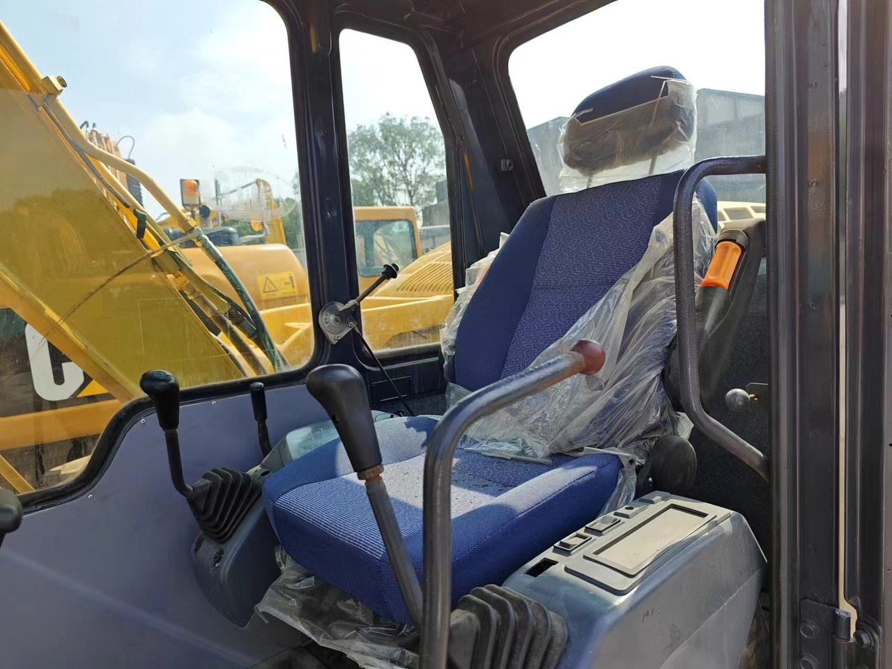KOMATSU PC60-7 PC56 PC60 - Mini-ekskavators: foto 2 KOMATSU PC60-7 PC56 PC60 - Mini-ekskavators: foto 2