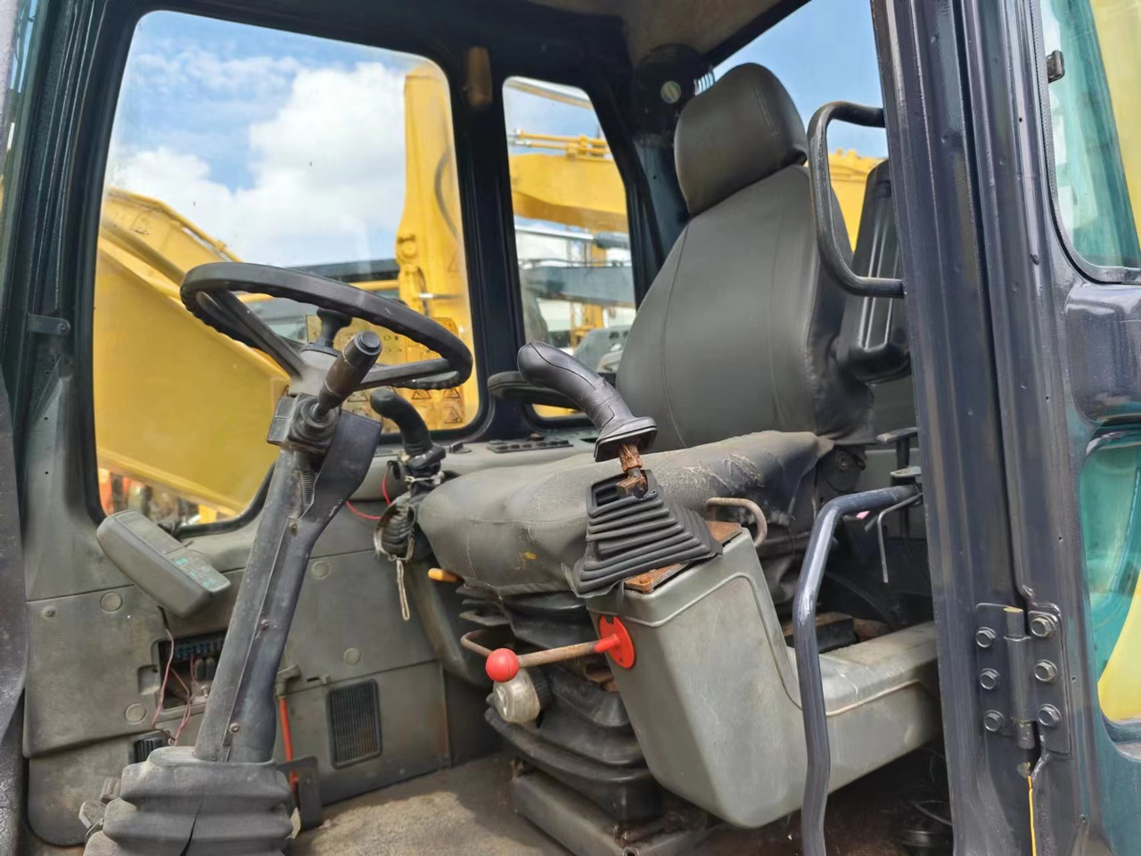KOMATSU PW130 - Riteņu ekskavators: foto 4 KOMATSU PW130 - Riteņu ekskavators: foto 4