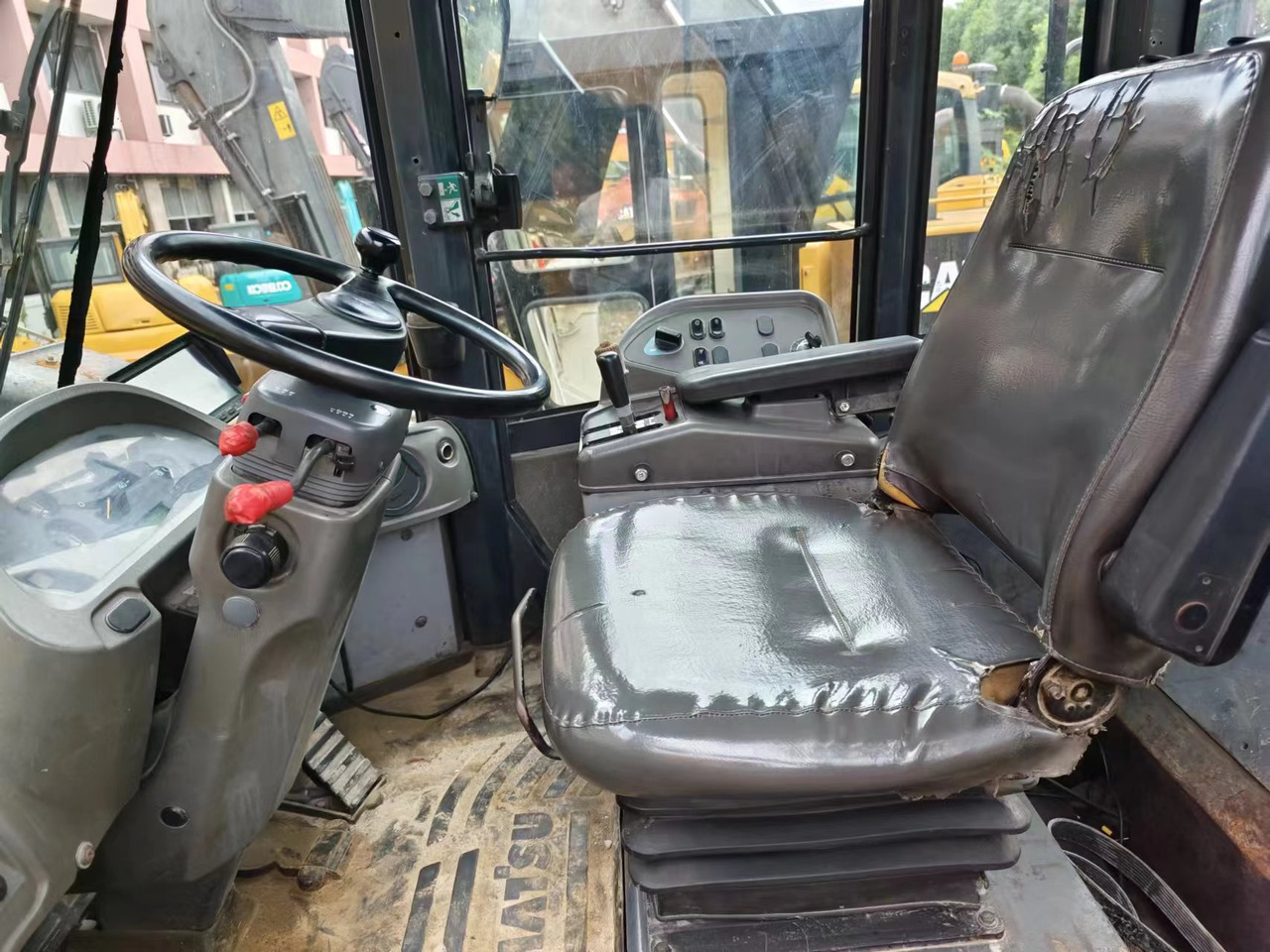 KOMATSU WA380-6 - Riteņu iekrāvējs: foto 4 KOMATSU WA380-6 - Riteņu iekrāvējs: foto 4