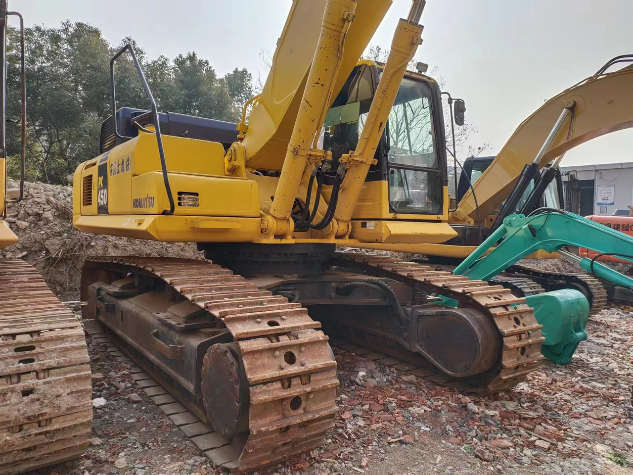 KOMATSU pc450-8 - Kāpurķēžu ekskavators: foto 1 KOMATSU pc450-8 - Kāpurķēžu ekskavators: foto 1