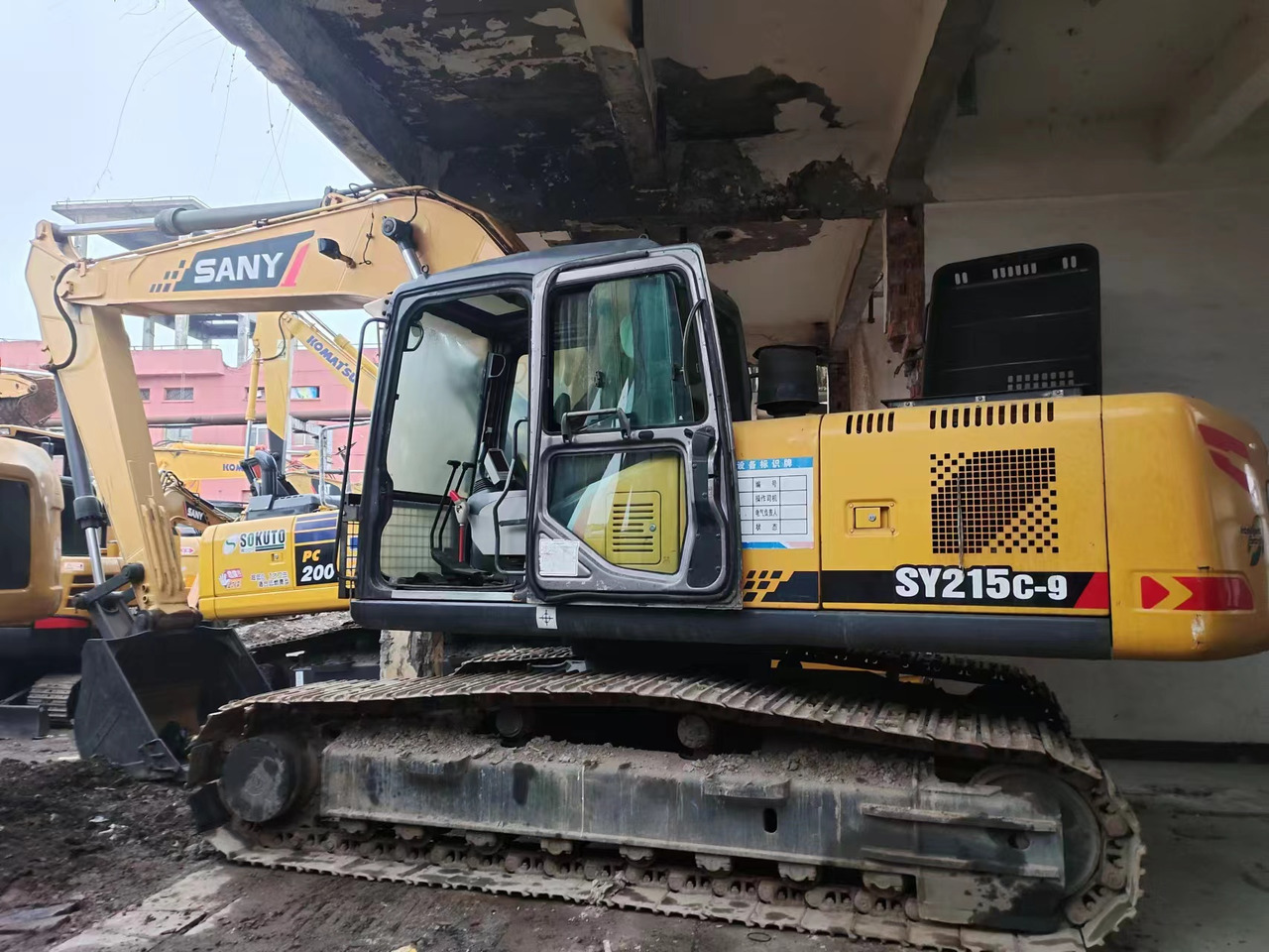 SANY SY215C-9 - Kāpurķēžu ekskavators: foto 1 SANY SY215C-9 - Kāpurķēžu ekskavators: foto 1