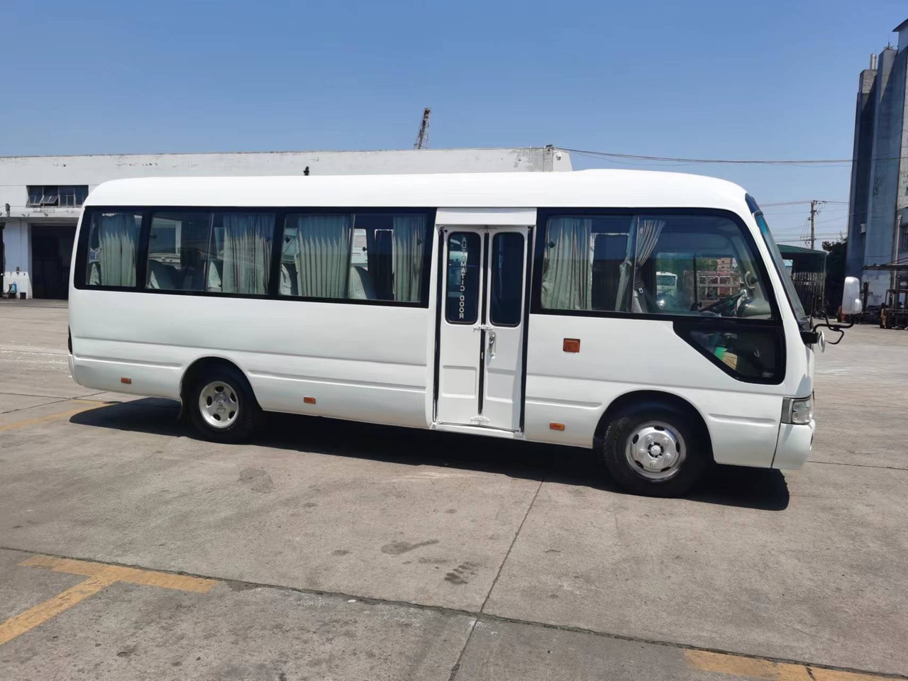 Starppilsētu autobuss TOYOTA Coaster: foto 1