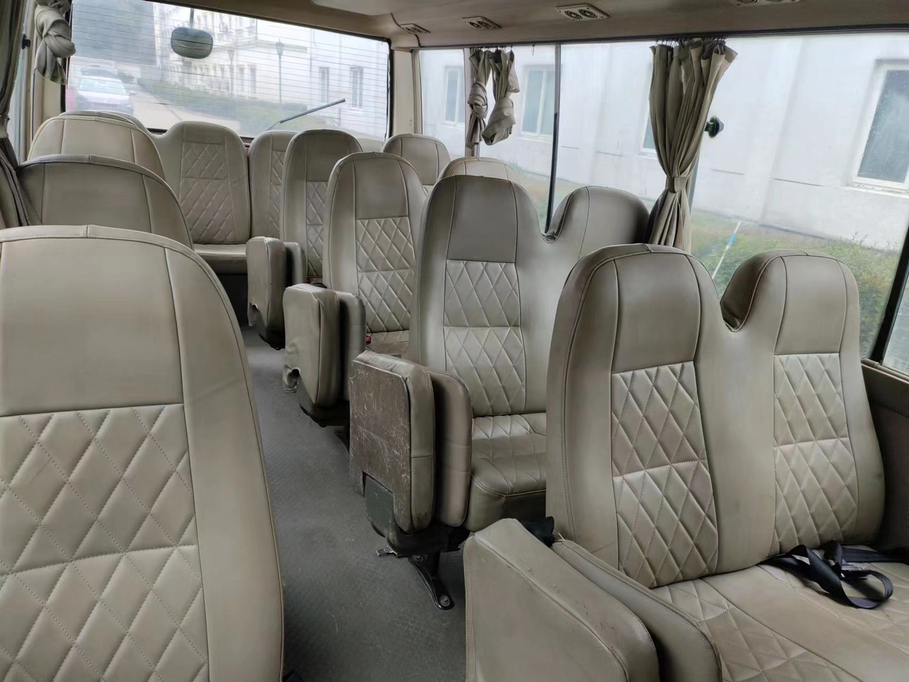 TOYOTA Coaster - Piepilsētas autobuss: foto 3 TOYOTA Coaster - Piepilsētas autobuss: foto 3