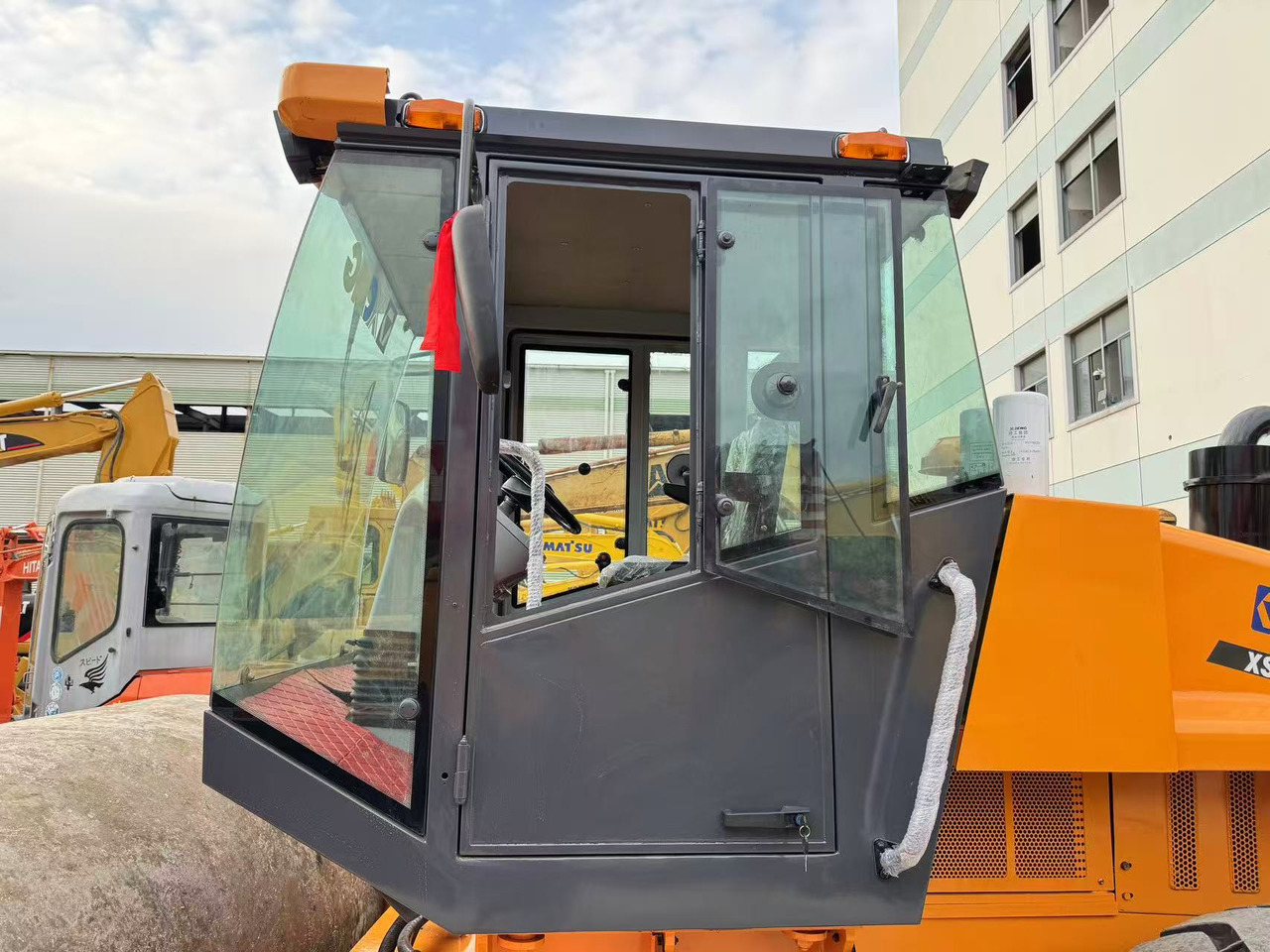 XCMG XS143J - Ceļu veltnis: foto 4 XCMG XS143J - Ceļu veltnis: foto 4