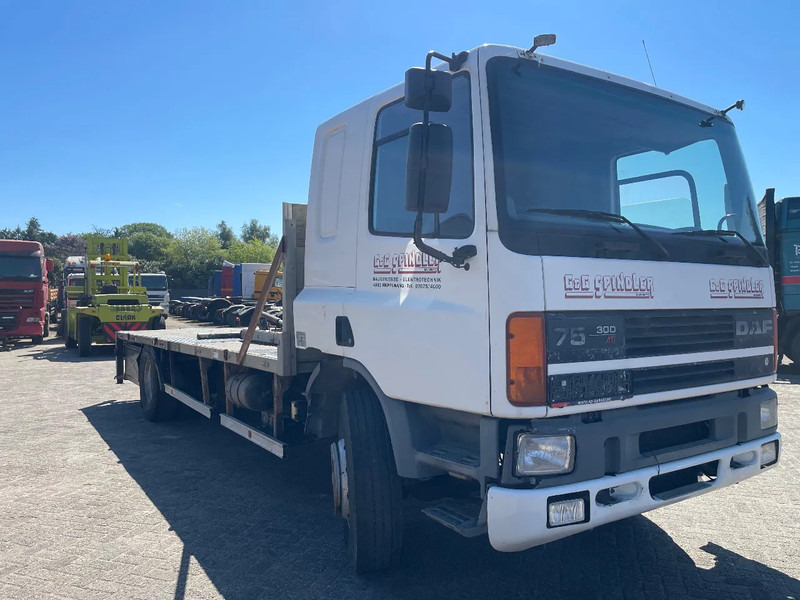 DAF 75.300 FLATBED TRUCK - Bortu kravas automašīna/ Platforma: foto 1 DAF 75.300 FLATBED TRUCK - Bortu kravas automašīna/ Platforma: foto 1
