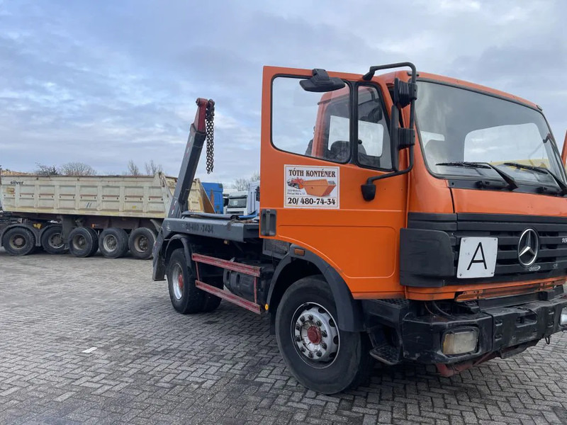 Mercedes-Benz SK 1824 Full steel - Būvgružu konteineru vedējs: foto 1 Mercedes-Benz SK 1824 Full steel - Būvgružu konteineru vedējs: foto 1