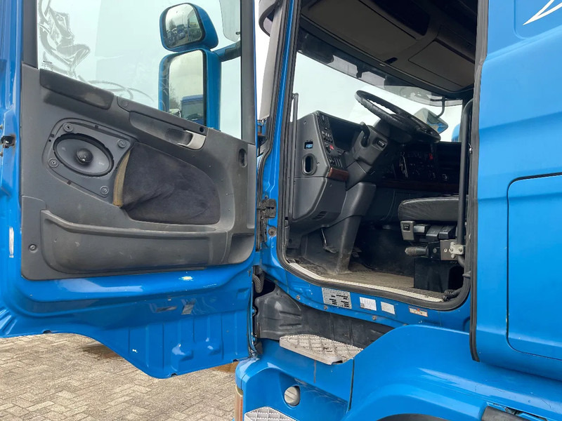 Interior photo 1: Vilcējs Scania R560 V8 Tractor unit