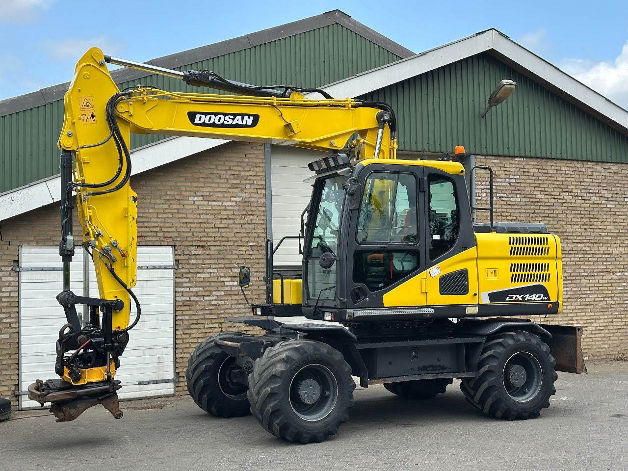 Doosan DX140W-5 - Riteņu ekskavators: foto 2 Doosan DX140W-5 - Riteņu ekskavators: foto 2