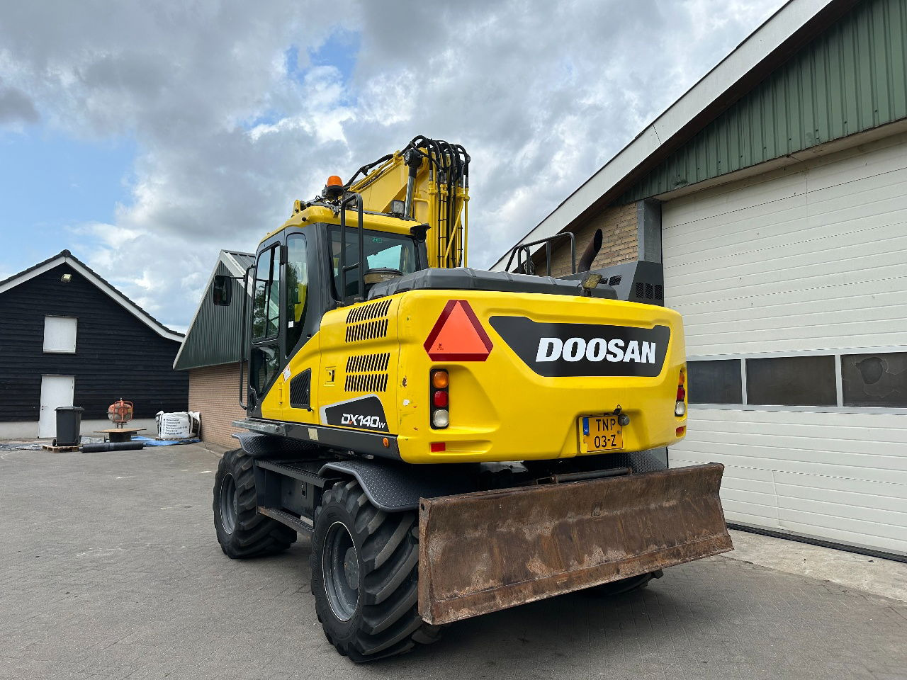 Doosan DX140W-5 - Riteņu ekskavators: foto 4 Doosan DX140W-5 - Riteņu ekskavators: foto 4