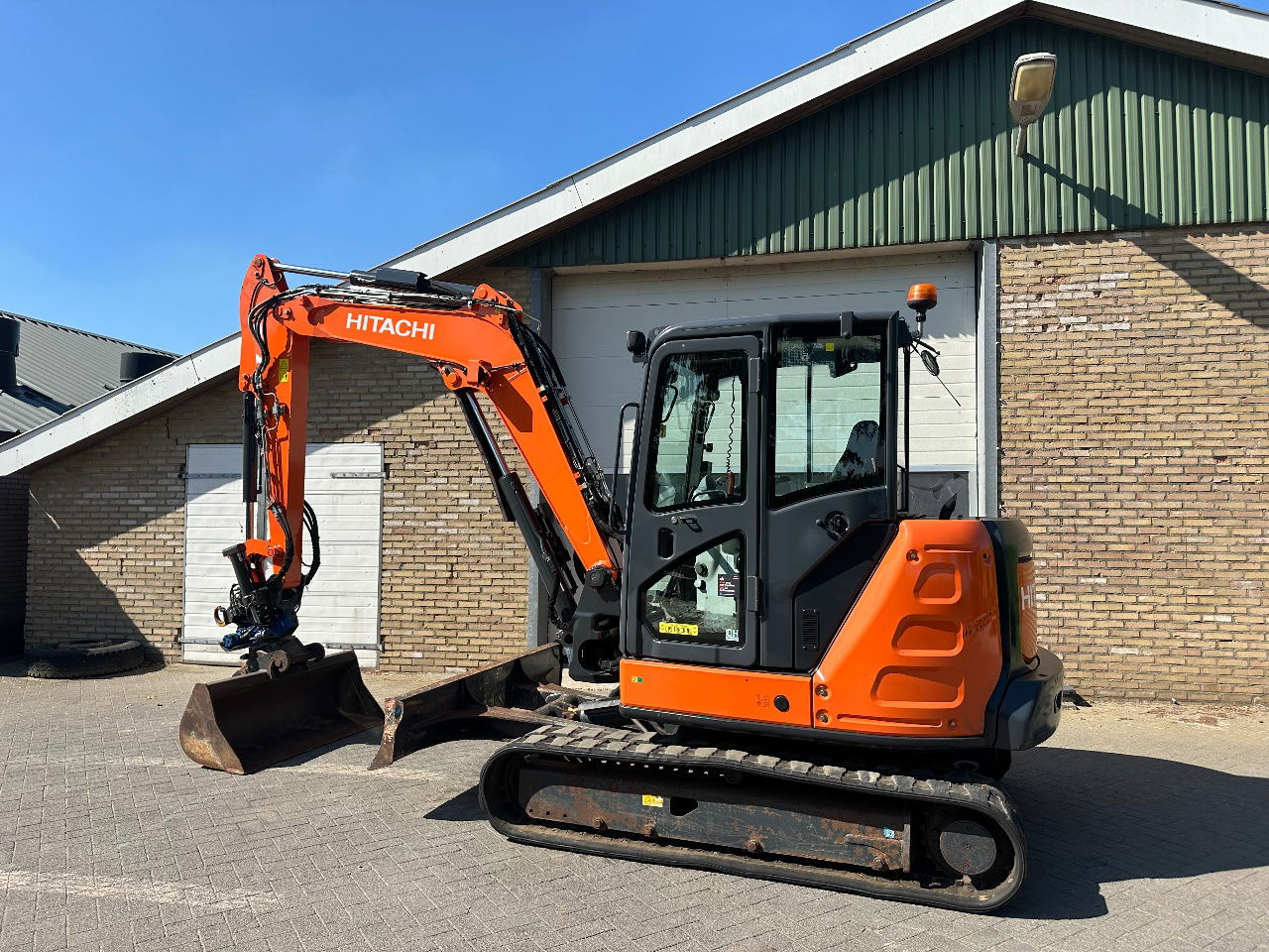 Hitachi ZX65USB-5A CLR - Mini-ekskavators: foto 2 Hitachi ZX65USB-5A CLR - Mini-ekskavators: foto 2