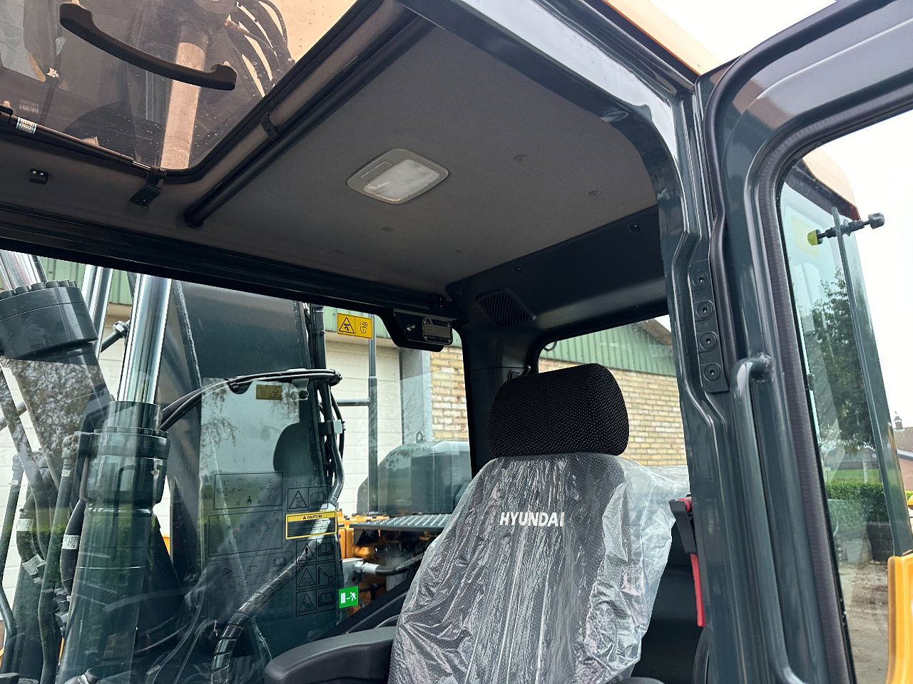 Riteņu ekskavators Hyundai HW140A: foto 10