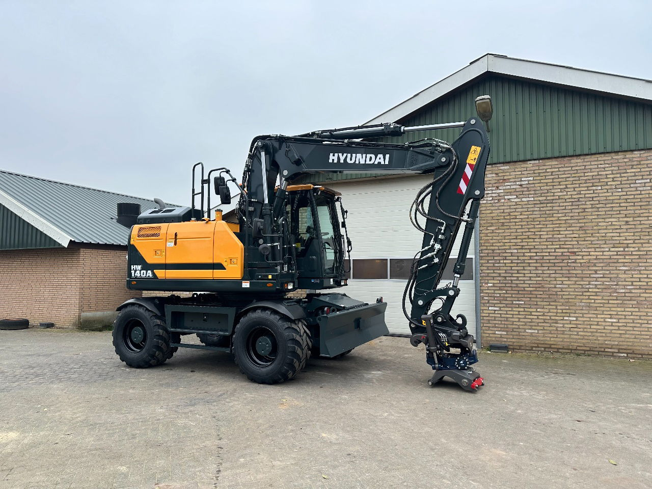 Riteņu ekskavators Hyundai HW140A: foto 7