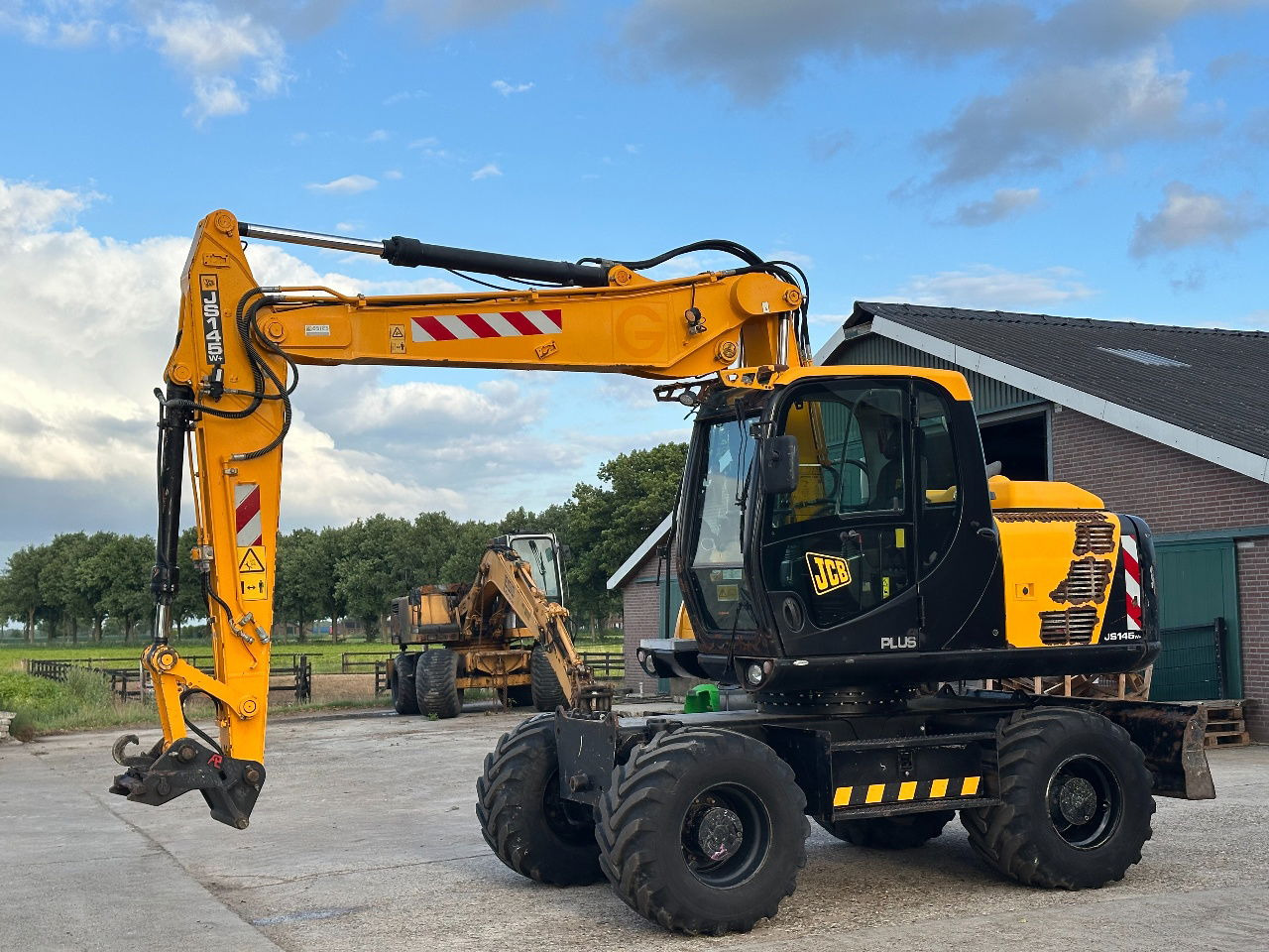 JCB JS145W - Riteņu ekskavators: foto 1 JCB JS145W - Riteņu ekskavators: foto 1