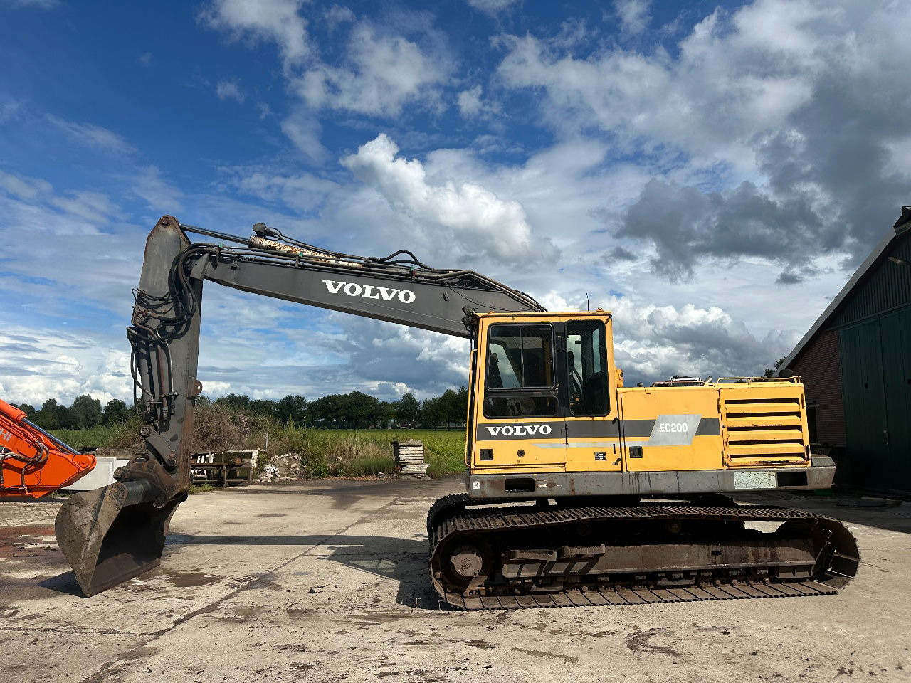 Volvo EC200 - Kāpurķēžu ekskavators: foto 1 Volvo EC200 - Kāpurķēžu ekskavators: foto 1