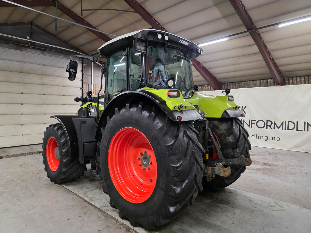 CLAAS Arion 660 C-Matic - Traktors: foto 3 CLAAS Arion 660 C-Matic - Traktors: foto 3