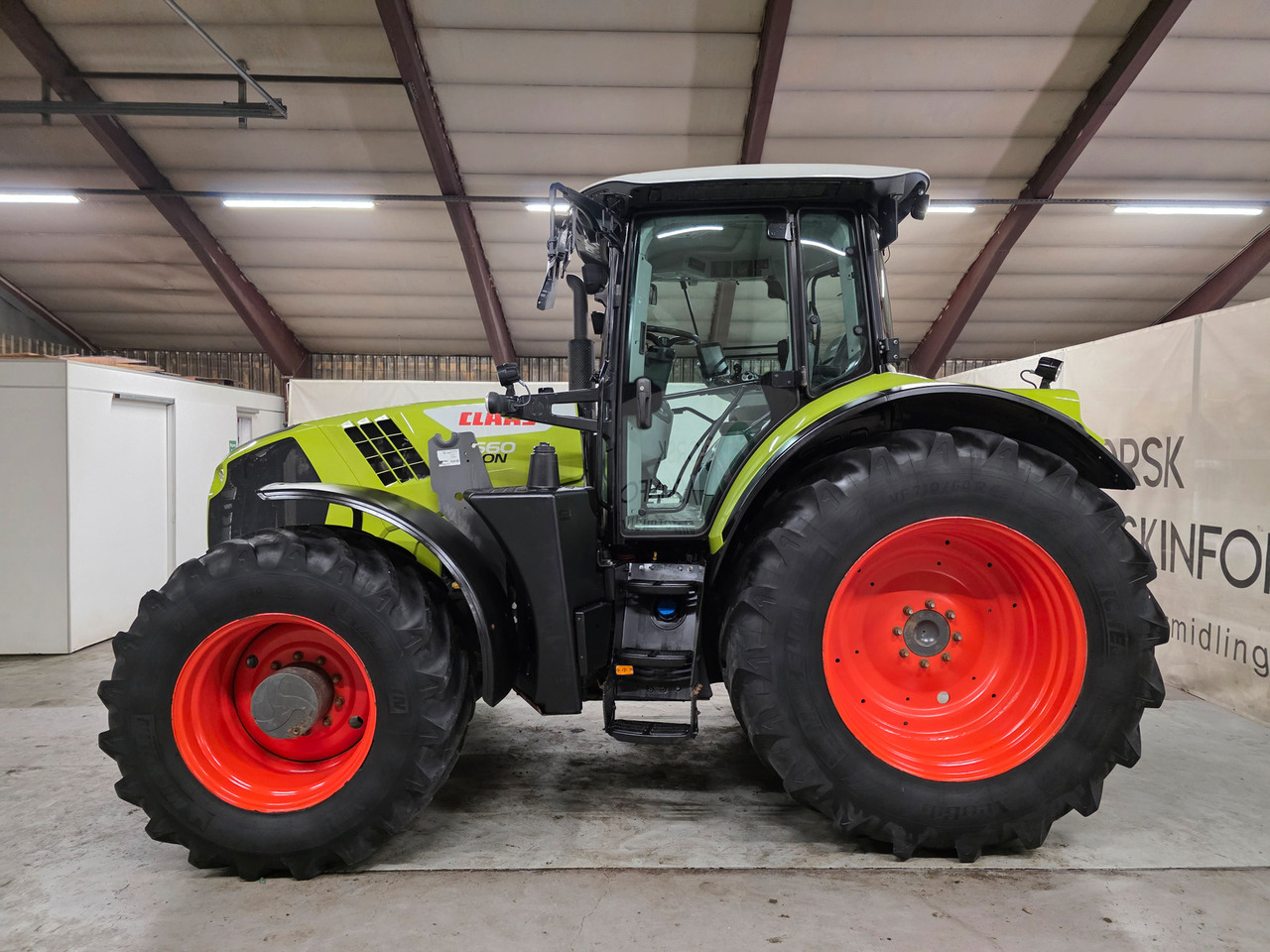 CLAAS Arion 660 C-Matic - Traktors: foto 2 CLAAS Arion 660 C-Matic - Traktors: foto 2