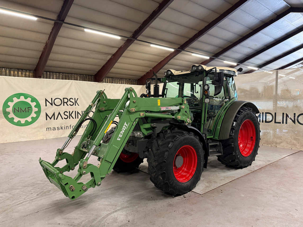 Fendt 211 Vario TMS - Traktors: foto 1 Fendt 211 Vario TMS - Traktors: foto 1