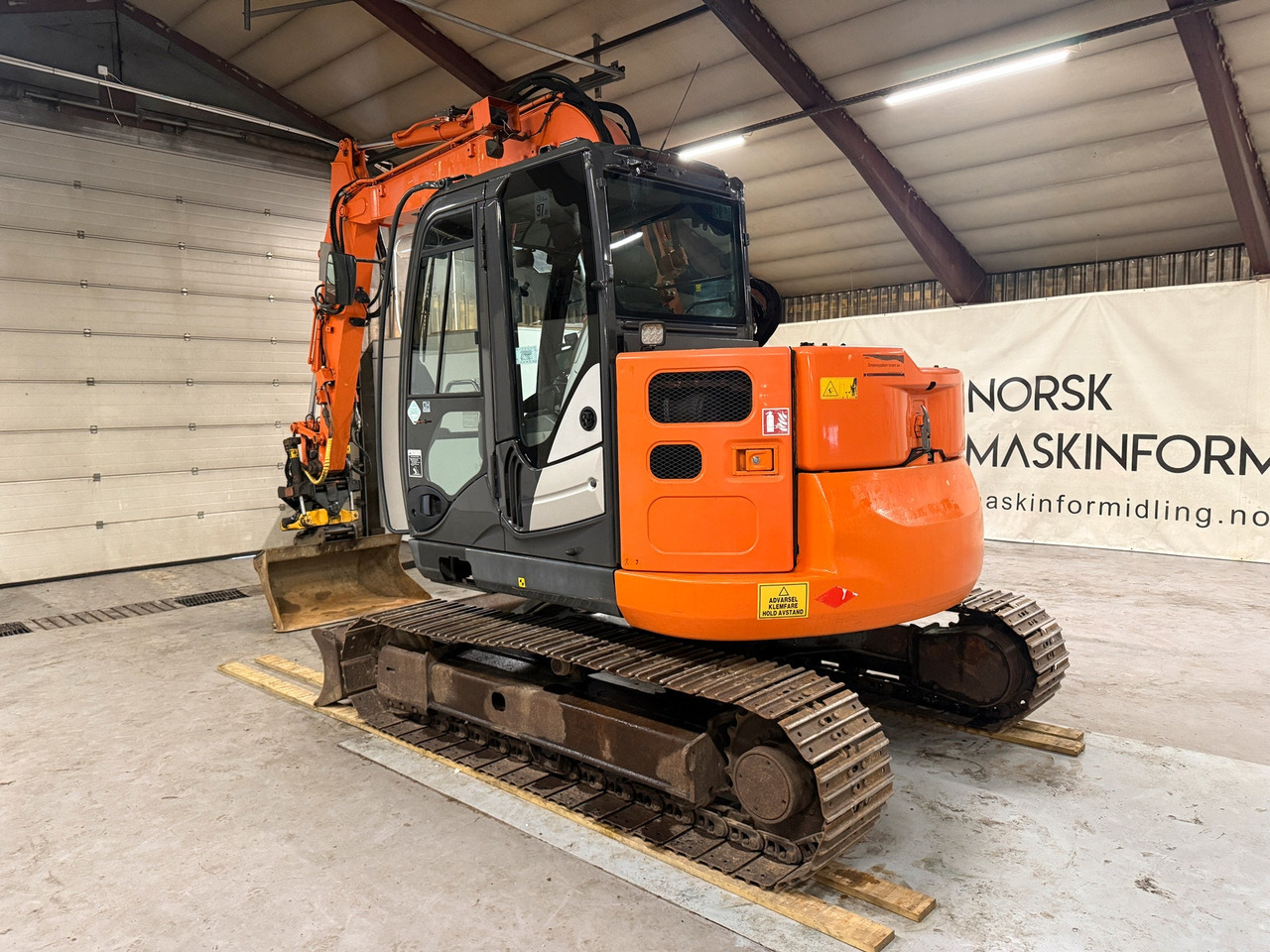 Hitachi ZX85US-5A - Kāpurķēžu ekskavators: foto 3 Hitachi ZX85US-5A - Kāpurķēžu ekskavators: foto 3