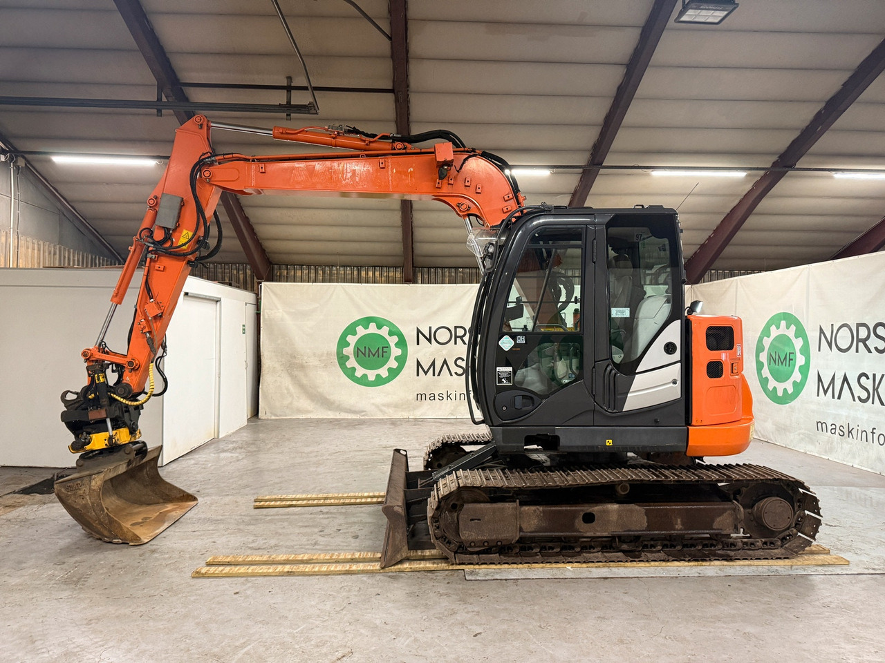 Hitachi ZX85US-5A - Kāpurķēžu ekskavators: foto 2 Hitachi ZX85US-5A - Kāpurķēžu ekskavators: foto 2