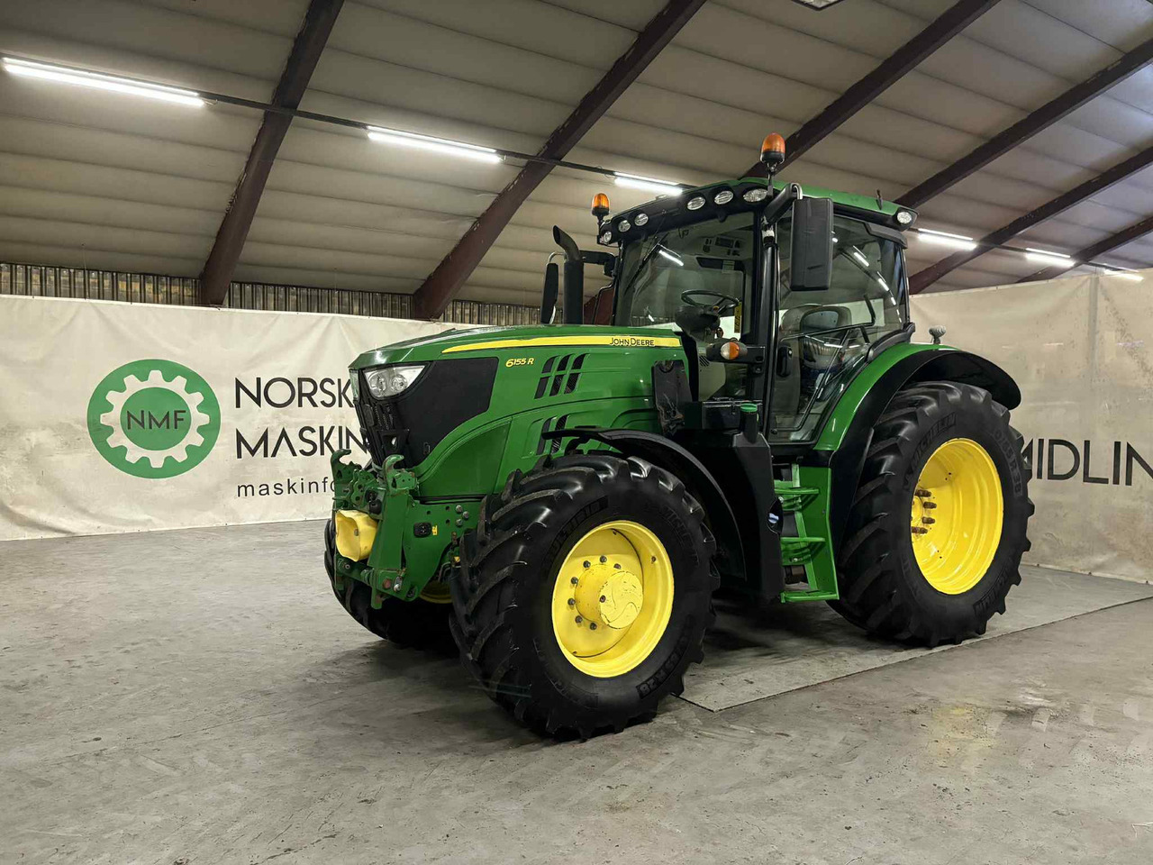 John Deere 6155R - Traktors: foto 1 John Deere 6155R - Traktors: foto 1