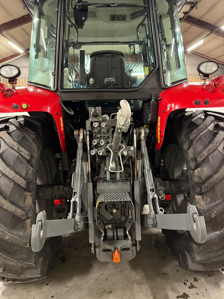 Massey Ferguson 5712 SL Dyna4 - Traktors: foto 4 Massey Ferguson 5712 SL Dyna4 - Traktors: foto 4