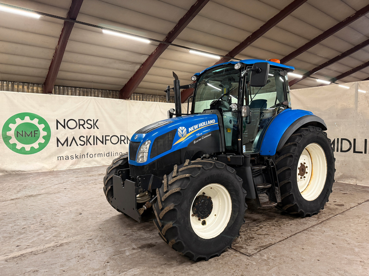 New Holland T5.115 EC - Traktors: foto 1 New Holland T5.115 EC - Traktors: foto 1