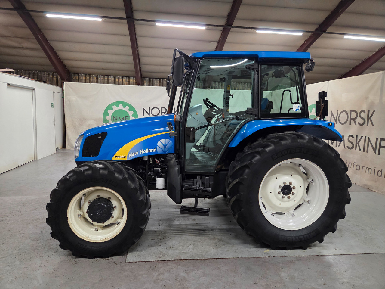 New Holland T5060 #Fin 1 eiers traktor - Traktors: foto 2 New Holland T5060 #Fin 1 eiers traktor - Traktors: foto 2