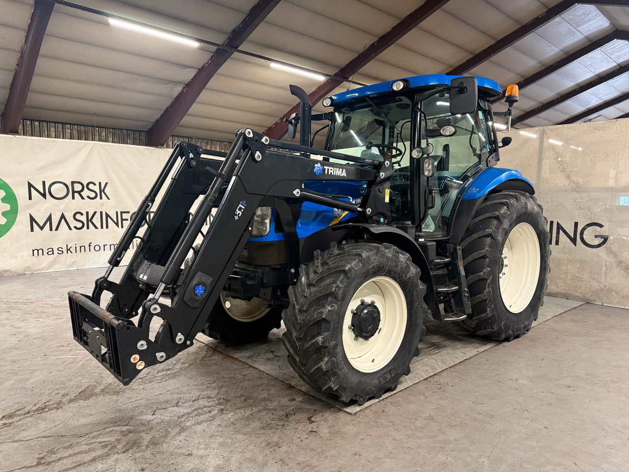 New Holland T6.140 EC - Traktors: foto 1 New Holland T6.140 EC - Traktors: foto 1