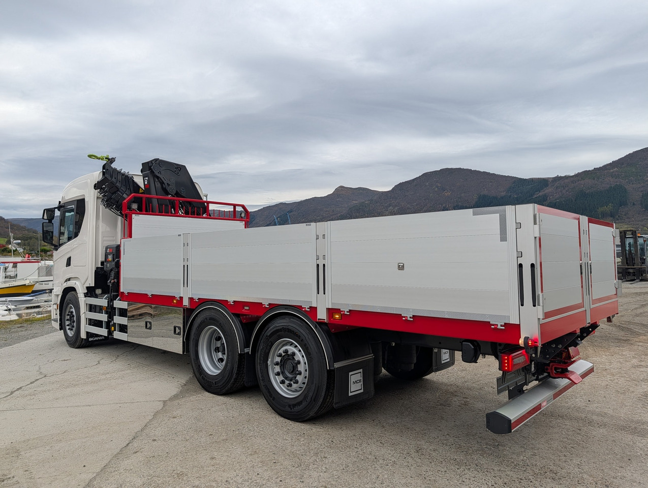 Scania G420 6x2 med HIAB 232-E5 Hipro og MCE påbygg - Bortu kravas automašīna/ Platforma, Kravas auto ar manipulatoru: foto 4 Scania G420 6x2 med HIAB 232-E5 Hipro og MCE påbygg - Bortu kravas automašīna/ Platforma, Kravas auto ar manipulatoru: foto 4