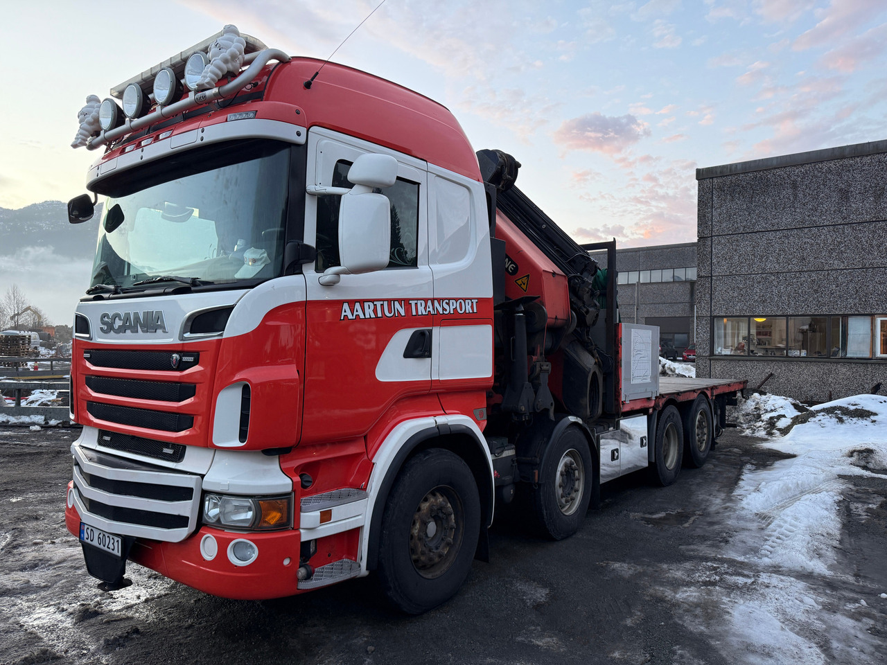 Scania R560 - Kravas auto ar manipulatoru, Bortu kravas automašīna/ Platforma: foto 1 Scania R560 - Kravas auto ar manipulatoru, Bortu kravas automašīna/ Platforma: foto 1