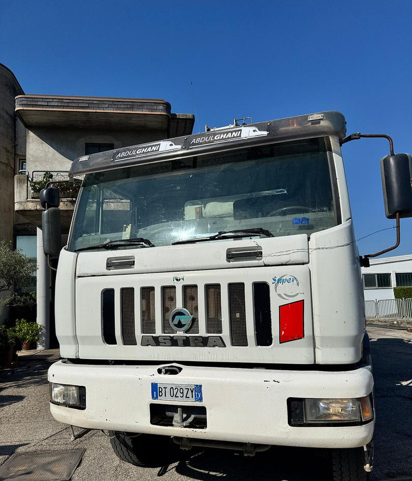 Betonpompa CIFA ASTRA HD84.38 - 2003 - Betona sūknis ar mikseri: foto 2 Betonpompa CIFA ASTRA HD84.38 - 2003 - Betona sūknis ar mikseri: foto 2