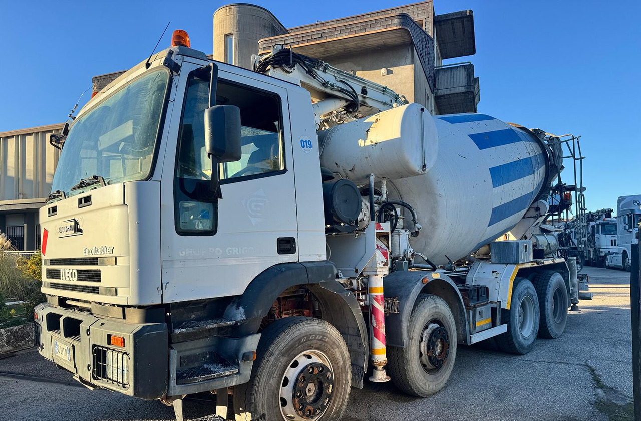 Betonpompa CIFA Iveco Trakker 410E44 - Betona sūknis ar mikseri: foto 2 Betonpompa CIFA Iveco Trakker 410E44 - Betona sūknis ar mikseri: foto 2