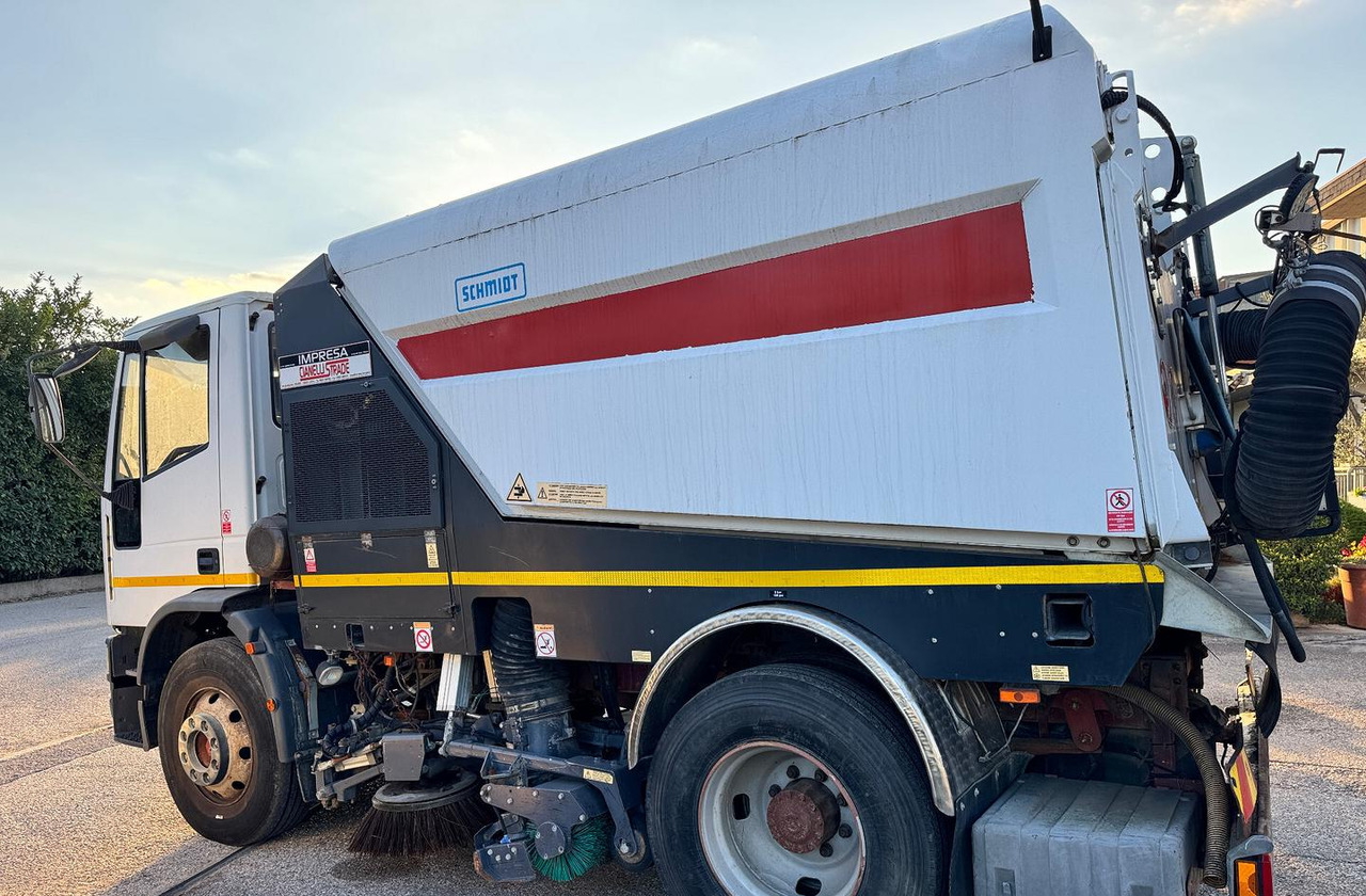Iveco EuroCargo 150E18 spazzatrice - Ielu tīrīšanas mašīna: foto 5 Iveco EuroCargo 150E18 spazzatrice - Ielu tīrīšanas mašīna: foto 5