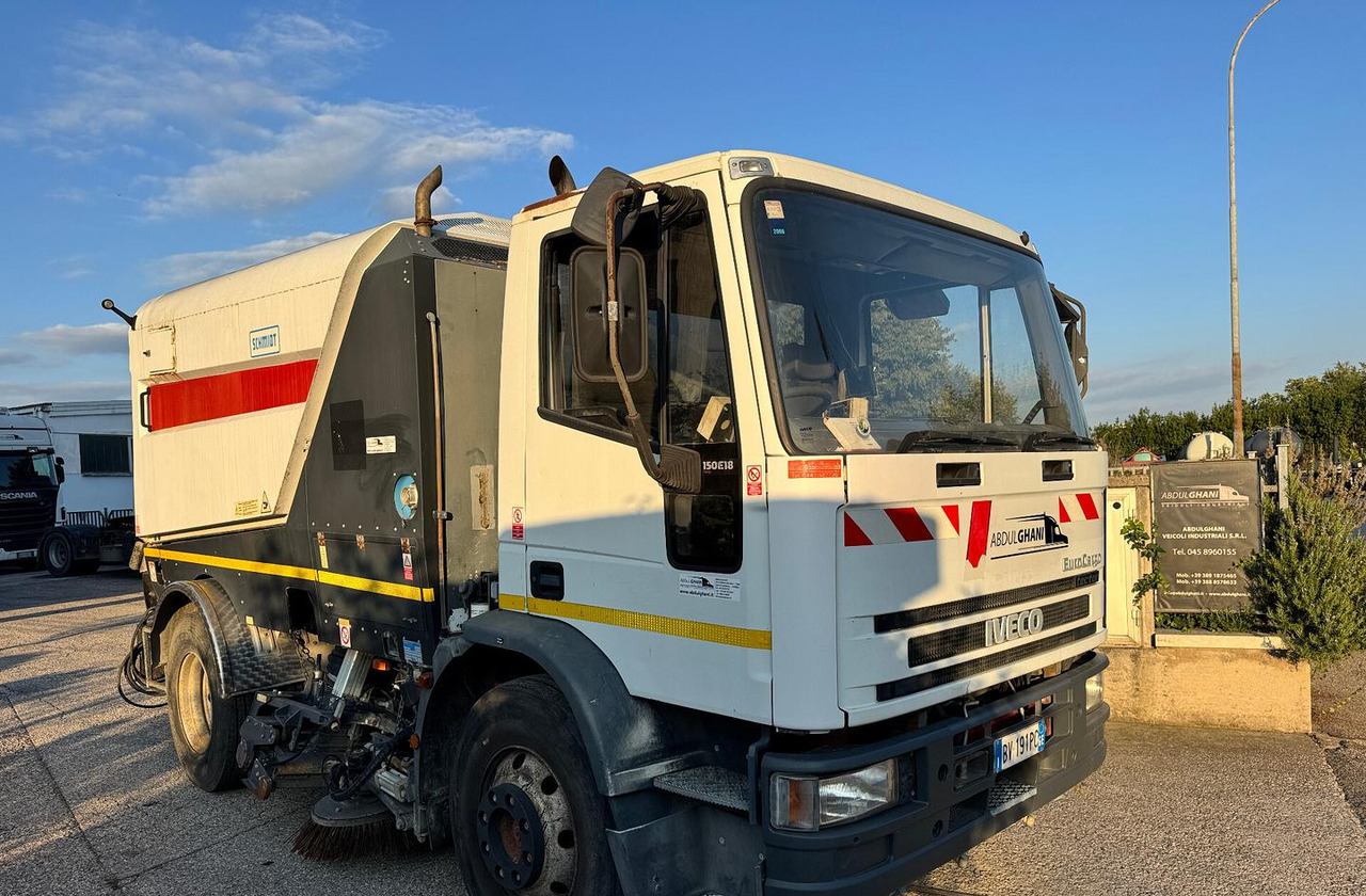 Iveco EuroCargo 150E18 spazzatrice - Ielu tīrīšanas mašīna: foto 2 Iveco EuroCargo 150E18 spazzatrice - Ielu tīrīšanas mašīna: foto 2