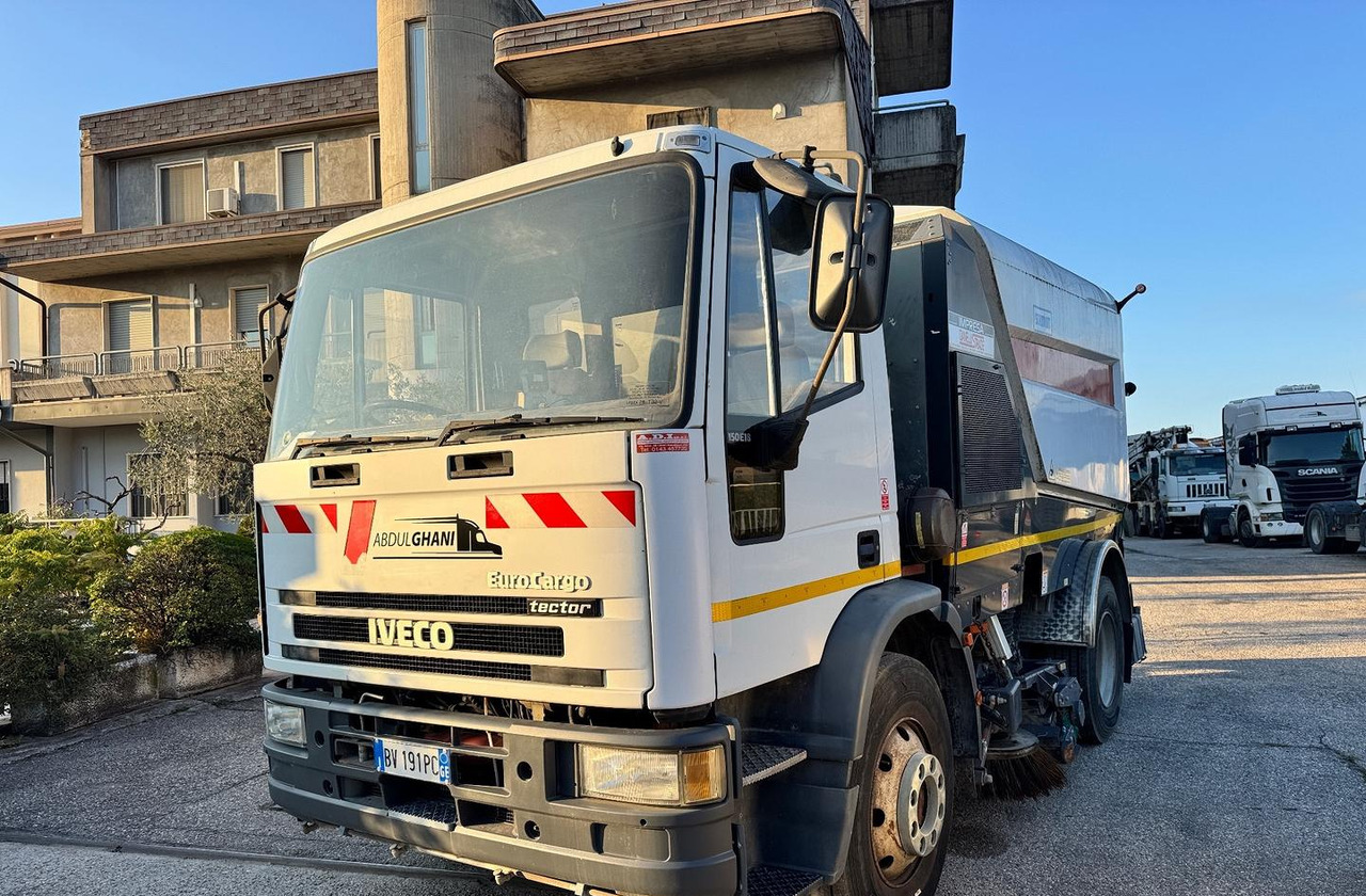 Iveco EuroCargo 150E18 spazzatrice - Ielu tīrīšanas mašīna: foto 1 Iveco EuroCargo 150E18 spazzatrice - Ielu tīrīšanas mašīna: foto 1