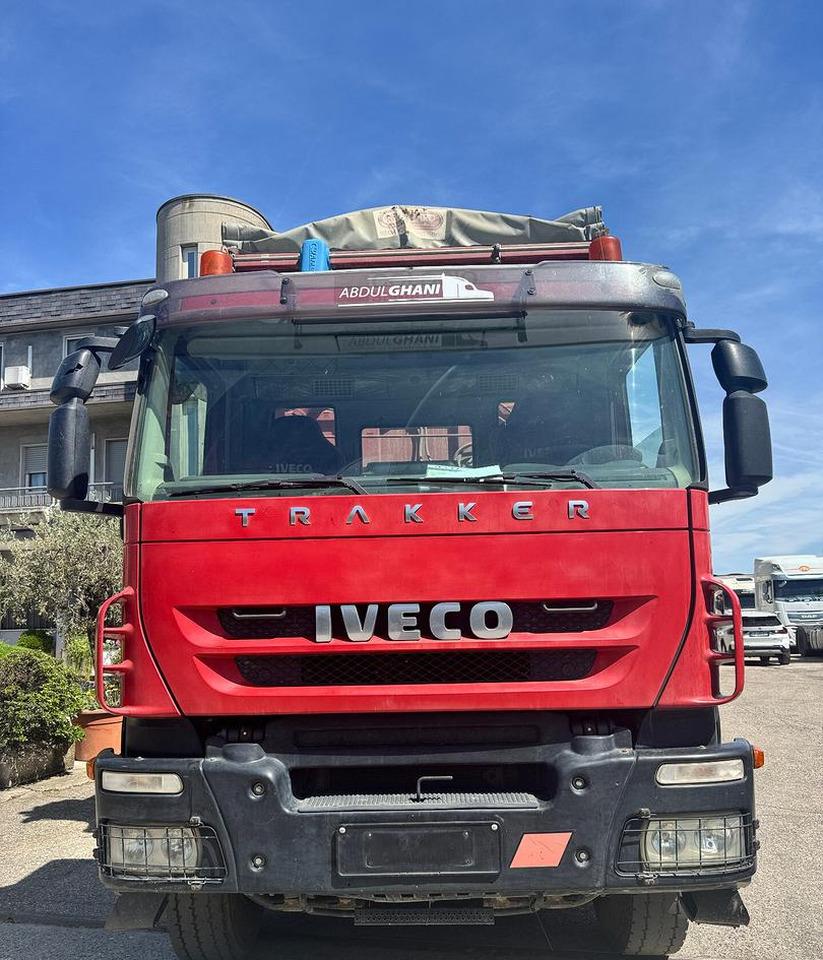 Ribaltabile Iveco Trakker 450 8X4 - Kravas automašīna pašizgāzējs: foto 3 Ribaltabile Iveco Trakker 450 8X4 - Kravas automašīna pašizgāzējs: foto 3