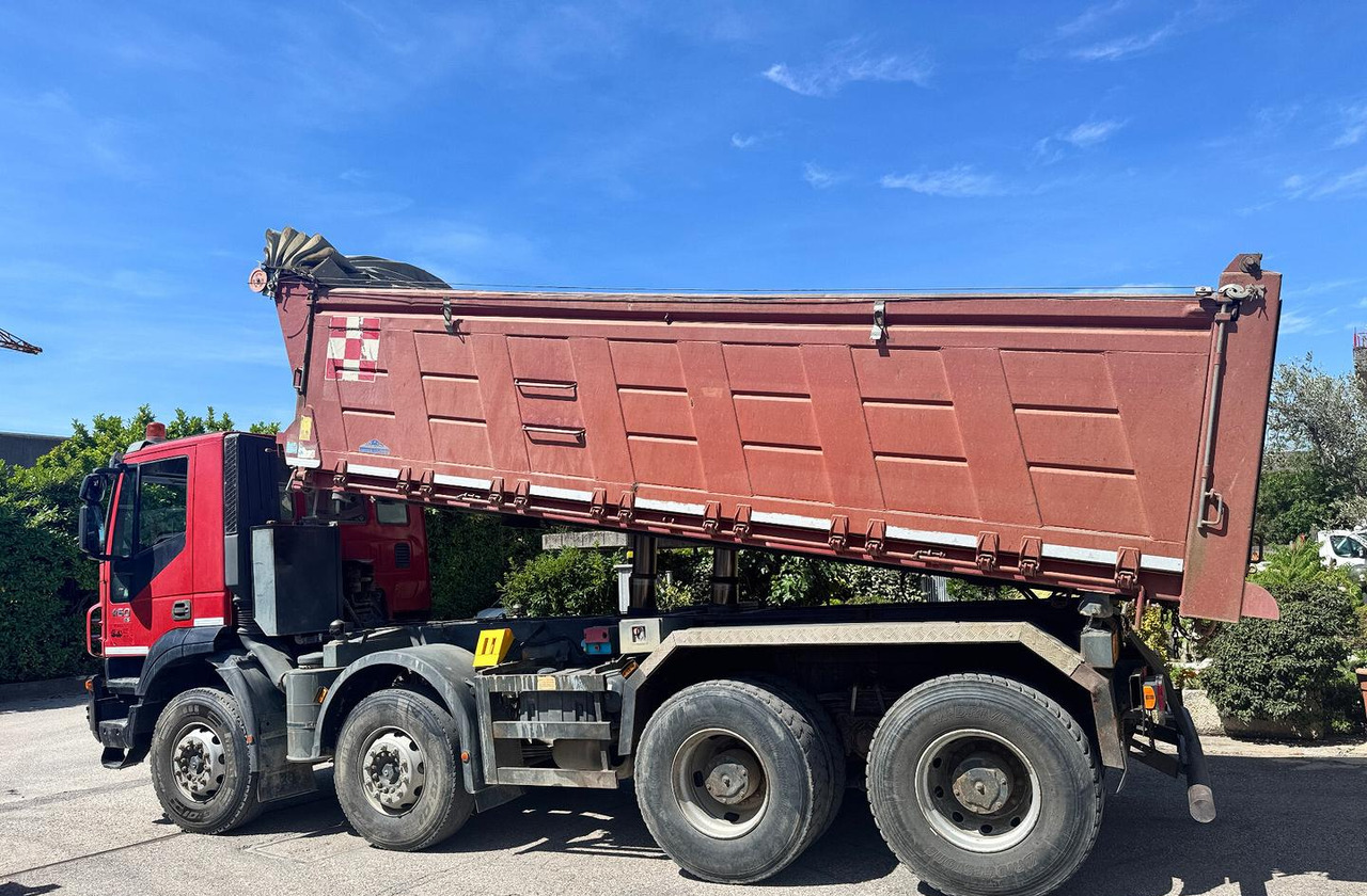 Ribaltabile Iveco Trakker 450 8X4 - Kravas automašīna pašizgāzējs: foto 4 Ribaltabile Iveco Trakker 450 8X4 - Kravas automašīna pašizgāzējs: foto 4