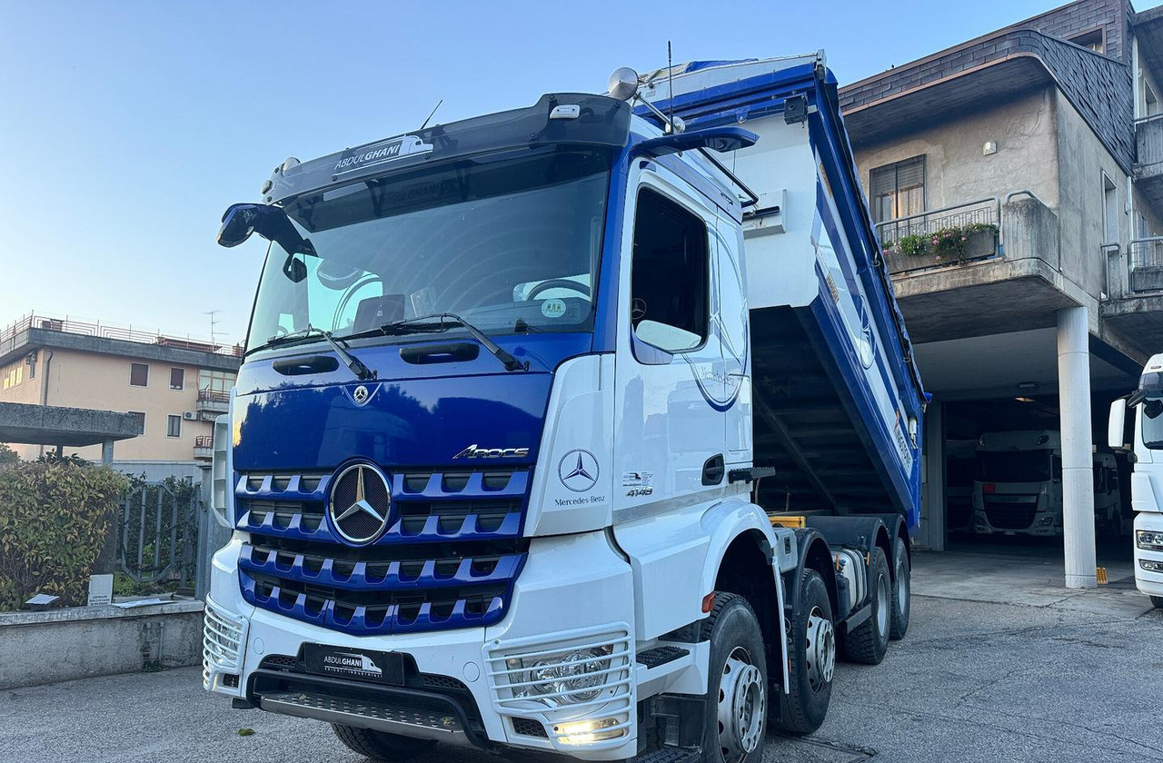 Ribaltabile Mercedes Benz Arocs 4148 - Kravas automašīna pašizgāzējs: foto 2 Ribaltabile Mercedes Benz Arocs 4148 - Kravas automašīna pašizgāzējs: foto 2
