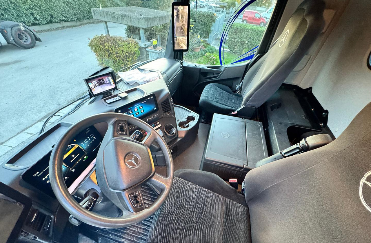 Ribaltabile Mercedes Benz Arocs 4148 - Kravas automašīna pašizgāzējs: foto 4 Ribaltabile Mercedes Benz Arocs 4148 - Kravas automašīna pašizgāzējs: foto 4