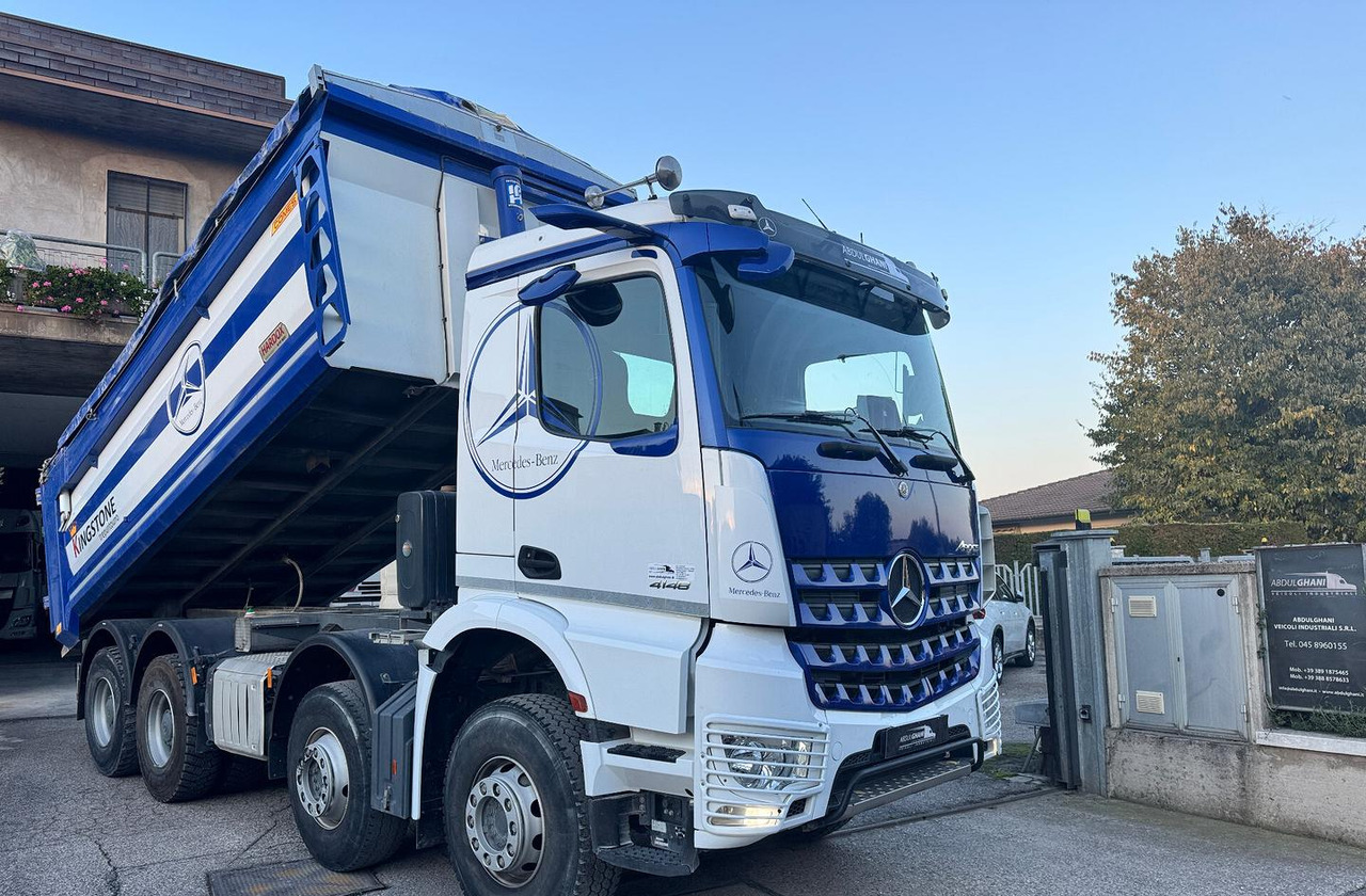 Ribaltabile Mercedes Benz Arocs 4148 - Kravas automašīna pašizgāzējs: foto 1 Ribaltabile Mercedes Benz Arocs 4148 - Kravas automašīna pašizgāzējs: foto 1
