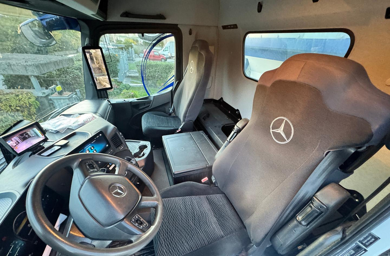 Ribaltabile Mercedes Benz Arocs 4148 - Kravas automašīna pašizgāzējs: foto 5 Ribaltabile Mercedes Benz Arocs 4148 - Kravas automašīna pašizgāzējs: foto 5