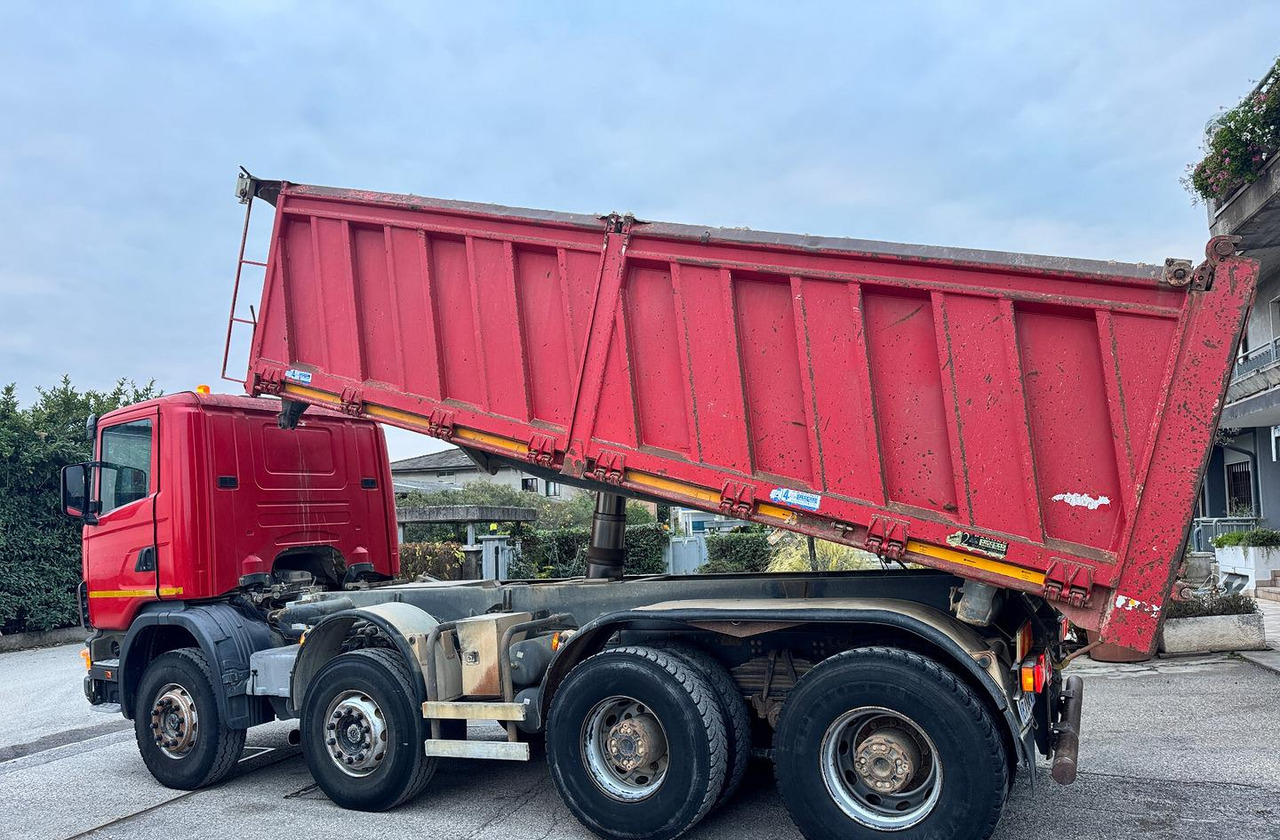 Scania R124/470 Ribaltabile 8X4 - Kravas automašīna pašizgāzējs: foto 5 Scania R124/470 Ribaltabile 8X4 - Kravas automašīna pašizgāzējs: foto 5