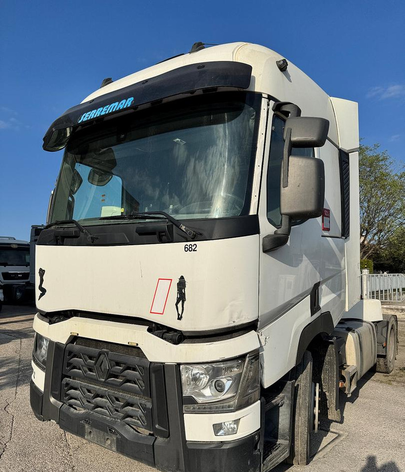 Renault T460 / 2015 / Euro 6 - Vilcējs: foto 3 Renault T460 / 2015 / Euro 6 - Vilcējs: foto 3