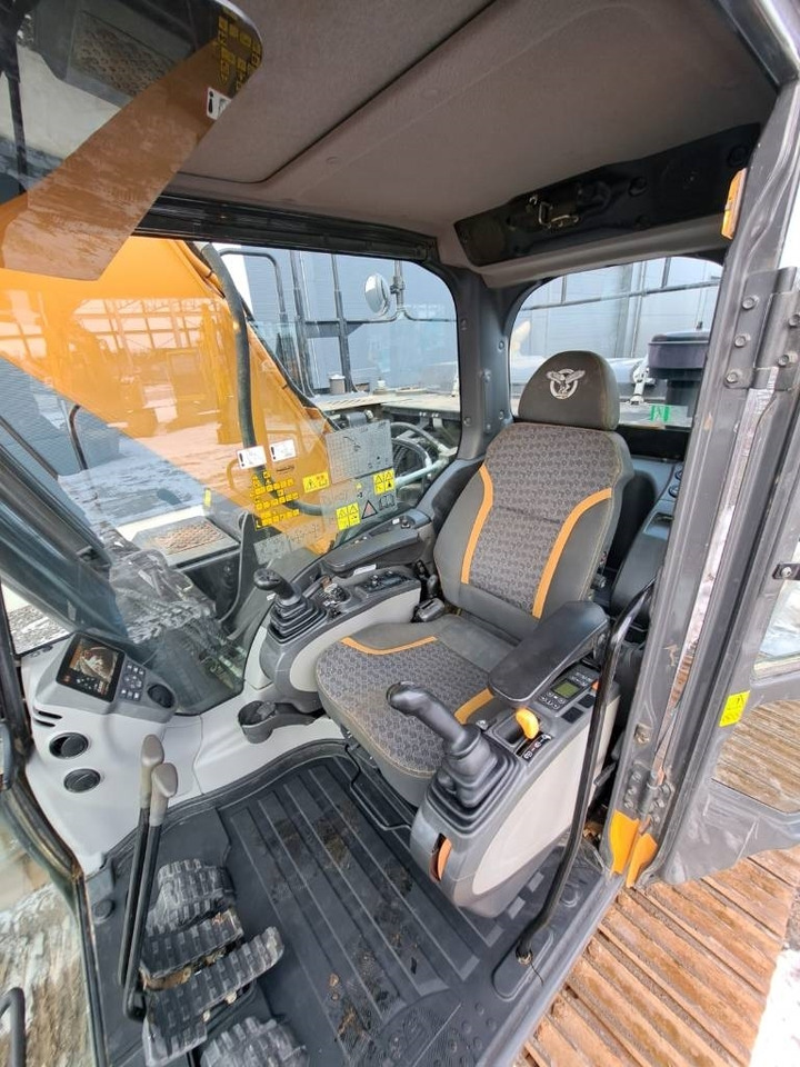 Kāpurķēžu ekskavators Case CX 250 D: foto 13