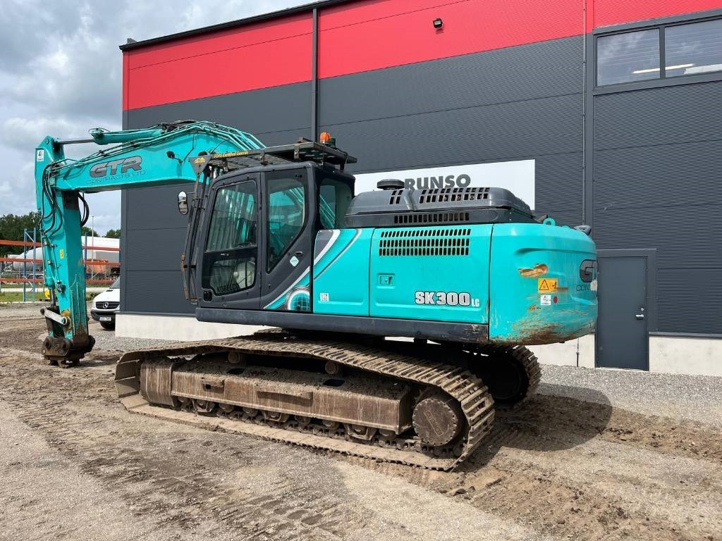 Kobelco SK300LC-10 - Kāpurķēžu ekskavators: foto 3 Kobelco SK300LC-10 - Kāpurķēžu ekskavators: foto 3
