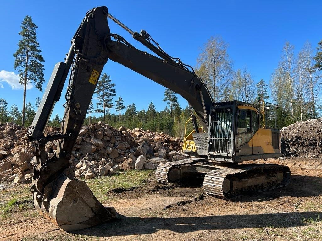 Volvo EC 220 EL - Kāpurķēžu ekskavators: foto 1 Volvo EC 220 EL - Kāpurķēžu ekskavators: foto 1