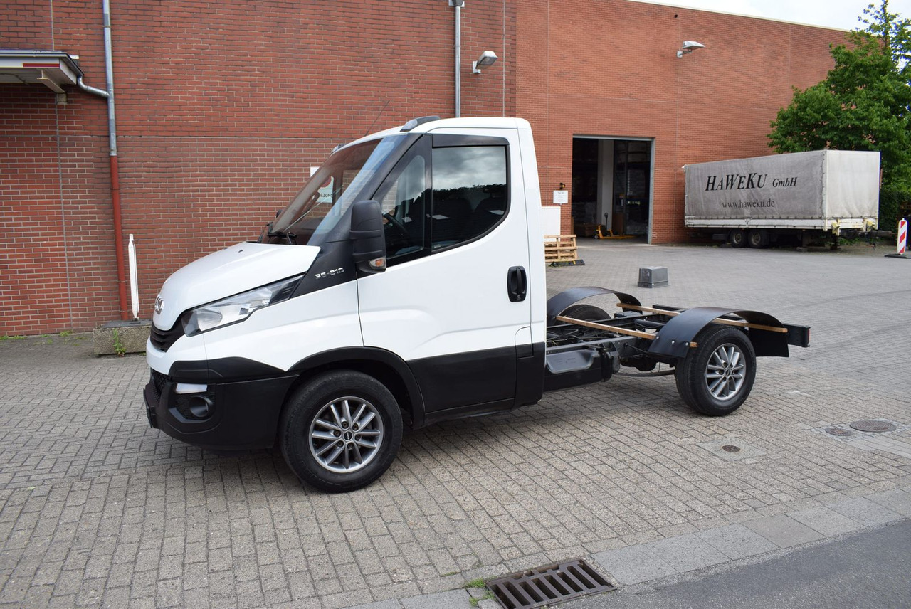 Iveco Daily 35 S21 3,0 Automatik Luftfederung Tempomat - Šasija kravas automašīna: foto 2 Iveco Daily 35 S21 3,0 Automatik Luftfederung Tempomat - Šasija kravas automašīna: foto 2