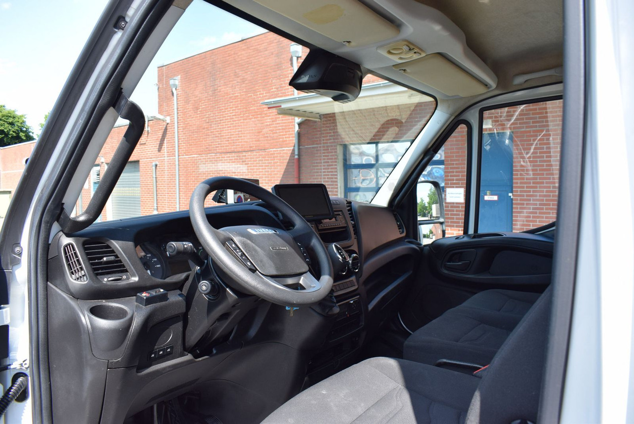 Kravas automašīna dzērienu pārvadāšanai Iveco Daily 70 C 18 Schwenkwand Automatik LBW 1500KG: foto 19