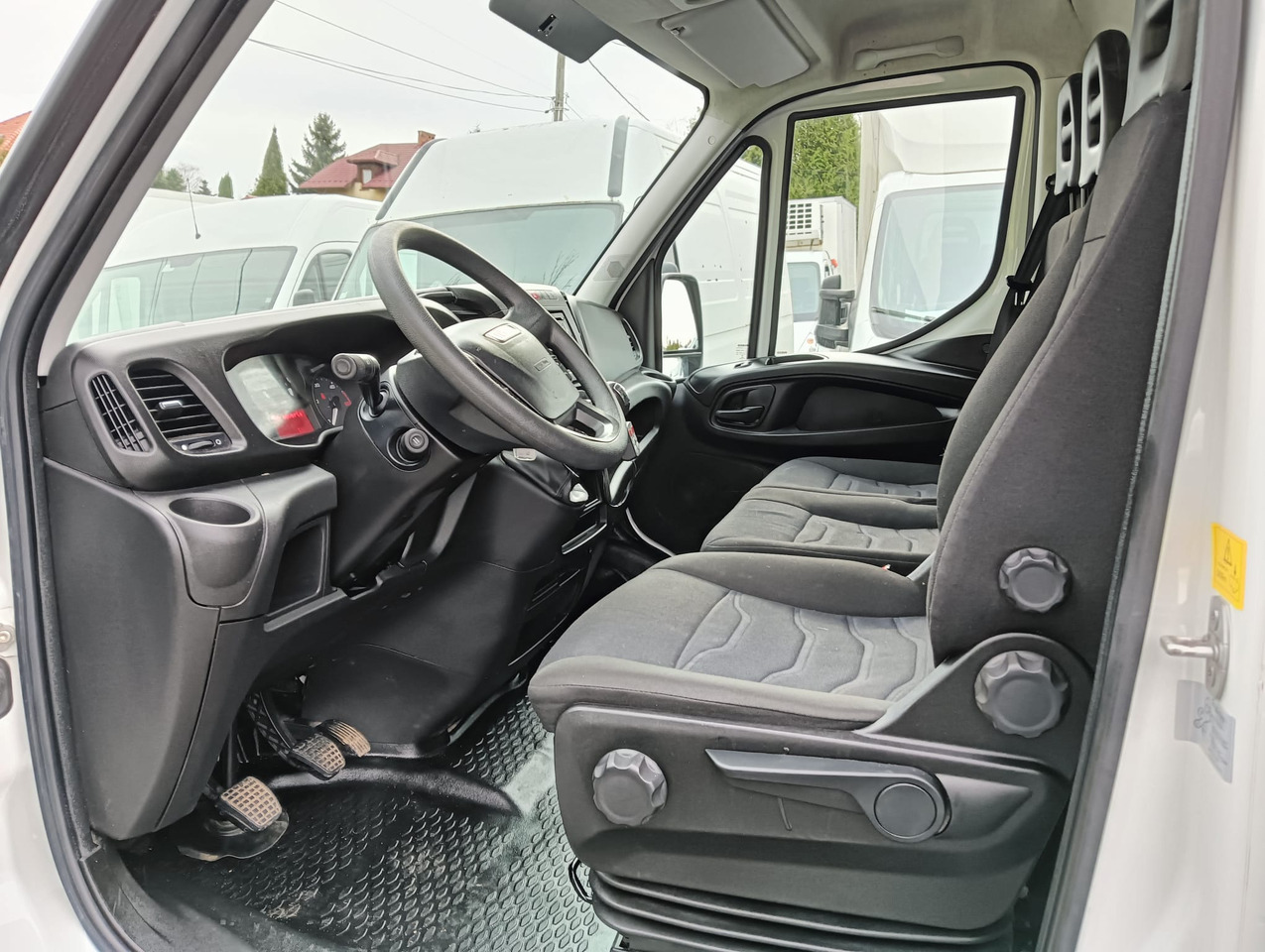 IVECO DAILY 35C14 WYWROTKA KIPER NR 820 - Komercauto pašizgāzējs: foto 2 IVECO DAILY 35C14 WYWROTKA KIPER NR 820 - Komercauto pašizgāzējs: foto 2